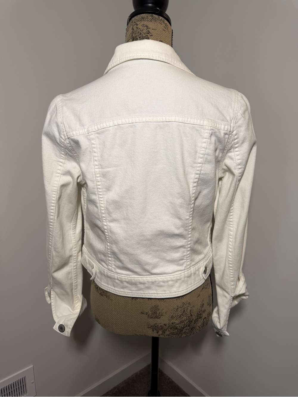 American Eagle white cotton denim, jean jacket size medium - Picture 5 of 9